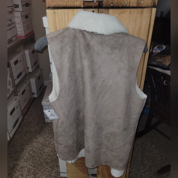 Susina Faux Vegan Suede and Fur Vest Cardigan - Picture 2 of 7